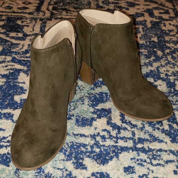 Old Navy Shoes - Olive Green booties